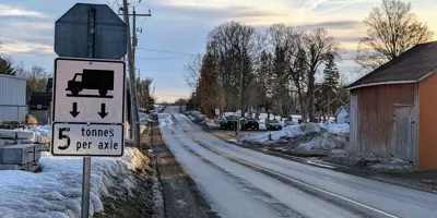 Half-load restriction sign on side of Belleville road